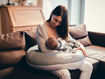 Immagine di Koala Babycare cuscino gravidanza e allattamento Hugs Plus grigio