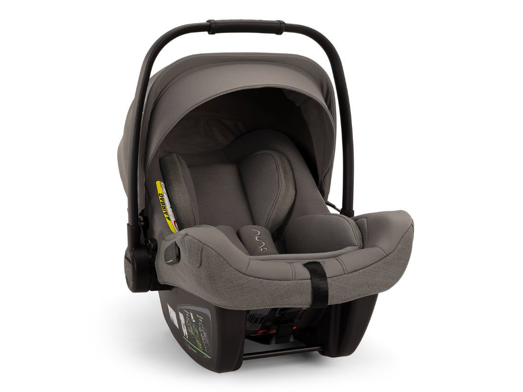 Seggiolino auto Nuna Pipa Next pesa solo 2,8 kg