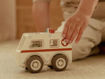 Immagine di Little Dutch ambulanza con personaggio FSC LD2527