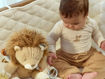 Immagine di Little Dutch peluche multi attività leone Safari Friends